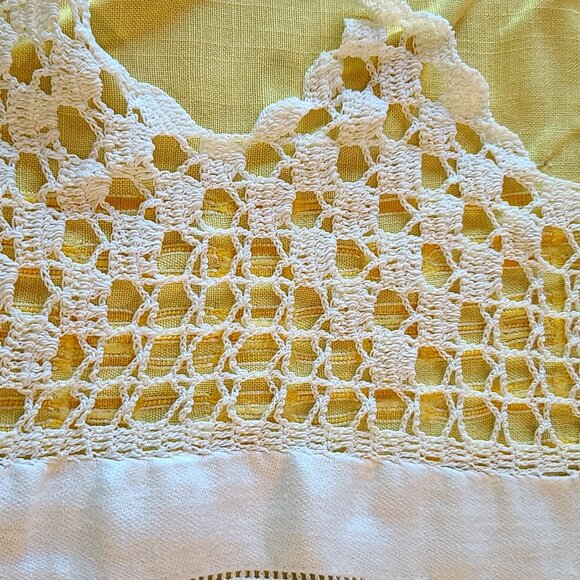 Four Beautiful Vintage Hand Embroidered Table Runners - Dresser Scarves - Picture 6 of 12